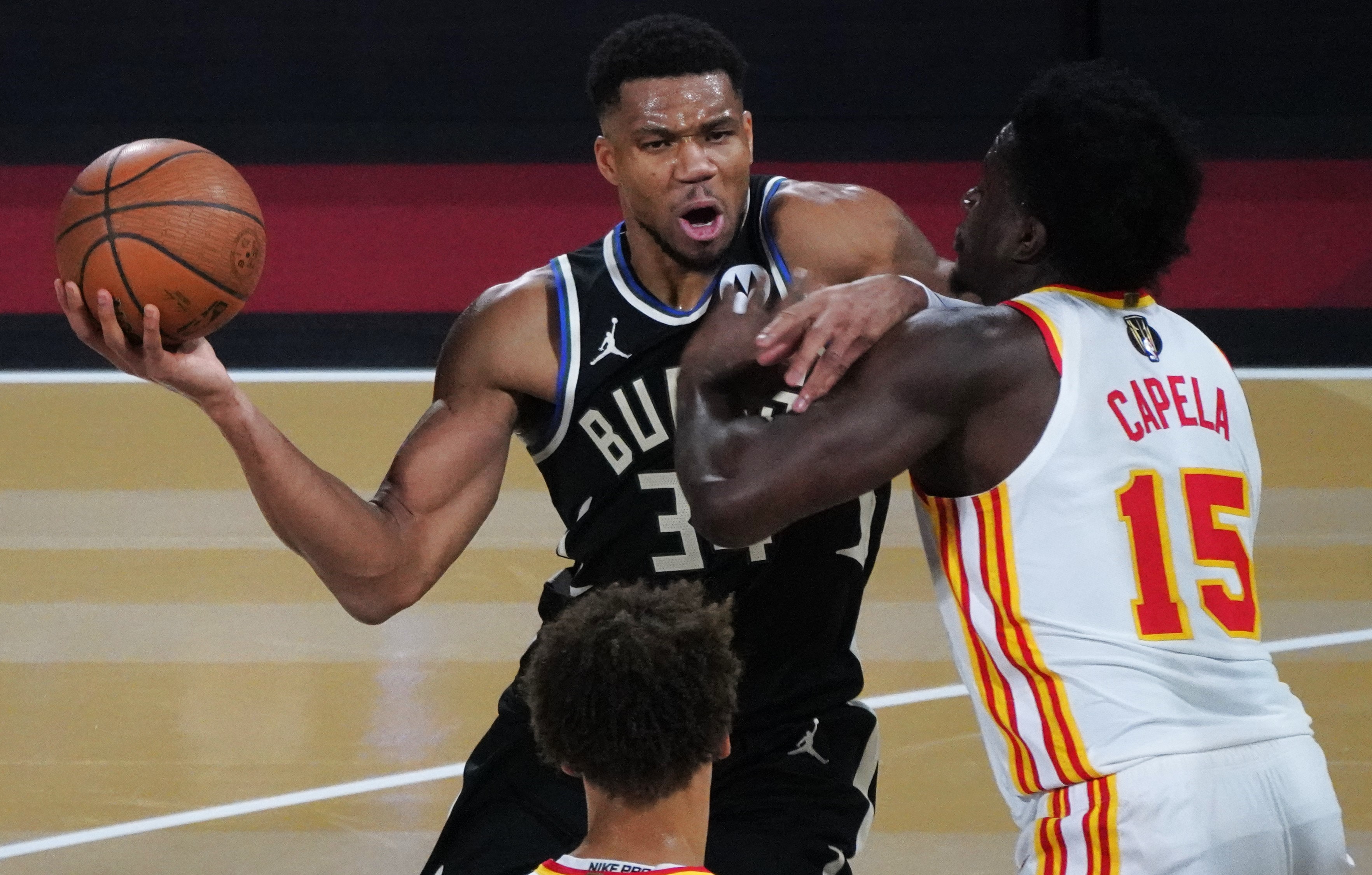 爱游戏体育-关于雄鹿不断突破！，穆雷连续七场比赛得分超过表现优异全场沸腾不已的信息