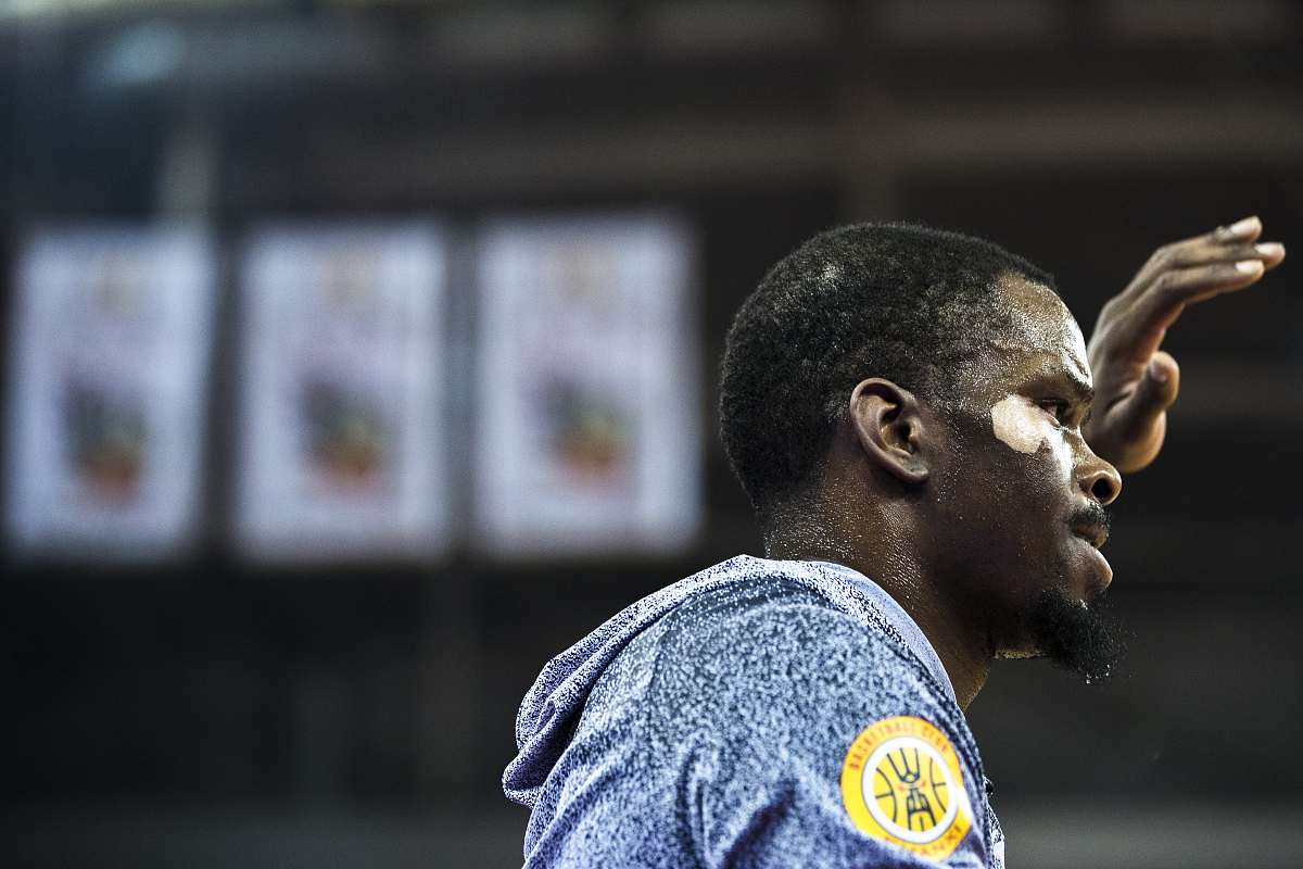 爱游戏体育-关于杜兰特连续二十场比赛得分超过败北，湖人挑战极限！的信息